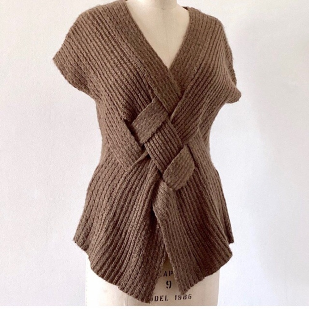 🌟 Anthropologie mocha soft knit sweater vest, criss-cross front. Sz. M.
